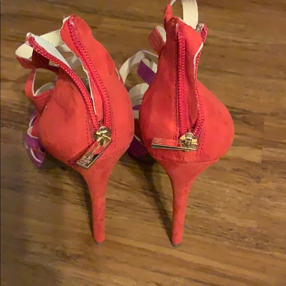 Jessica Simpson helps - Picture 3 of 5